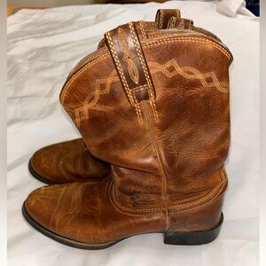 GUC women’s ARIAT embroidered brown western leather cowboy boots. Size 7.5